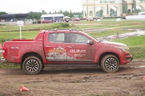 Cầm lái Chevrolet Colorado 619 triệu tại trường đua Việt 