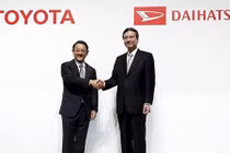 Toyota mua lại Daihatsu, “khi hai ta về một nhà“