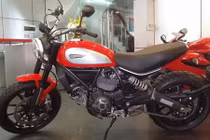 Ducati Scrambler đỏ độc đáo đầu tiên về Việt Nam
