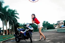 "Gái xinh" Hà Nội đọ dáng xe máy Yamaha Exciter 150 