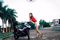 "Gái xinh" Hà Nội đọ dáng xe máy Yamaha Exciter 150 