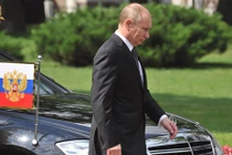 "Soi" Mercedes-Benz chống đạn của Tổng thống Putin tại Đà Nẵng 