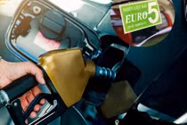 Người dùng ôtô Việt Nam Nam khó tiếp cận xăng, dầu chuẩn Euro 5