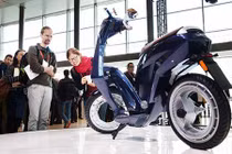 Xe ga chạy điện Ujet thông minh "biến hình" cực đỉnh 