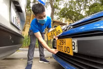 Mua ôtô mới bao lâu phải đi đăng ký và đeo biển số?