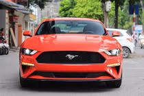 Thêm xe Ford Mustang 2018 hơn 2 tỷ đỏ rực về Hà Nội