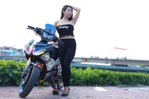 "Đốt mắt" ngắm chân dài Hà Nam bên Exciter 150 độ khủng