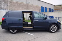 Kia triệu hồi hơn 100.000 xe Sedona vì lỗi cửa trượt 