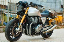 Môtô Honda CB1100 độ phụ kiện đắt tiền tại Sài Gòn
