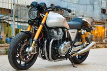 Môtô Honda CB1100 độ phụ kiện đắt tiền tại Sài Gòn
