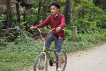 Chiếc xe đạp của cậu bé Sơn La bán được 103 triệu đồng