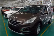 Xe lắp ráp ồ ạt giảm giá trước "cơn bão" ôtô nhập khẩu