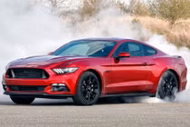 Ford Mustang giành ngôi xe cơ bắp bán chạy nhất 
