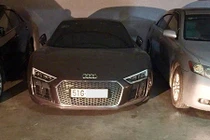 Siêu xe Audi R8 V10 Plus tiền tỷ "bỏ xó" ở Sài Gòn