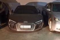 Siêu xe Audi R8 V10 Plus tiền tỷ "bỏ xó" ở Sài Gòn