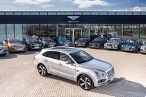 Siêu SUV Bentley Bentayga "ẵm" 12 giải thưởng năm 2016