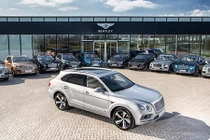 Siêu SUV Bentley Bentayga "ẵm" 12 giải thưởng năm 2016