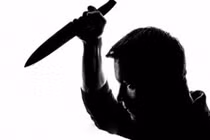 Cà Mau: 4 thanh niên đâm người đi xe máy, cướp điện thoại di động