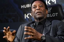 NÓNG: “Vua bóng đá” Pele phải nhập viện khẩn cấp