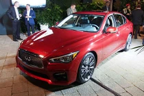 Infiniti Q50 Red Sport 400 2016 chốt giá gần 50 nghìn USD