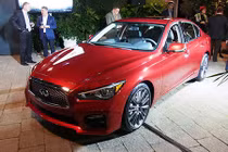 Infiniti Q50 Red Sport 400 2016 chốt giá gần 50 nghìn USD