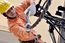 Giá điện tăng kéo hàng hóa tăng theo