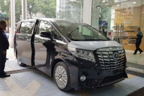 MPV hạng sang Toyota Alphard tại Việt Nam lỗi đai an toàn
