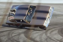 Xem "dân chơi" 80 tuổi vẫn bốc đầu ôtô 2500 mã lực