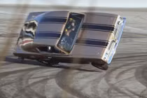 Xem "dân chơi" 80 tuổi vẫn bốc đầu ôtô 2500 mã lực