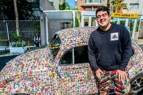 Fan cuồng World Cup 2018 phủ kín xe Volkswagen Beetle bằng... cầu thủ