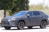 SUV Lexus phiên bản 7 chỗ lộ diện "kín như ninja"