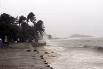 Dự báo thời tiết 31/10, bão số 5 suy yếu, mưa lớn ở miền Trung