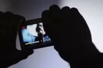 Nguyên Chánh VP Huyện nhắn "em có nhớ anh" cho vợ bảo vệ: Kiểm điểm sâu!