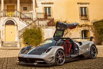 “Thần gió” Pagani Huayra đọ dáng cùng hàng chục siêu xe