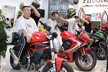 Tiệm cắt tóc đặc biệt của dân chơi môtô ở Quảng Ninh