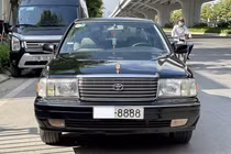 "Salon bay" Toyota Crown chạy 25 năm bán tới 1,35 tỷ tại Hà Nội 