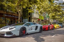 Dàn siêu xe trăm tỷ khoe dáng trước nhà Cường Đô la