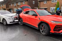 Cú "hôn mông" tiền tỷ, giữa Rolls-Royce Ghost và Lamborghini Urus