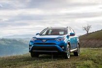 Toyota RAV4 phiên bản 2016 giá 1,8 tỷ tại Việt Nam