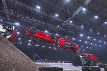 Jaguar E-Pace lập kỷ lục thế giới về nhào lộn trên không