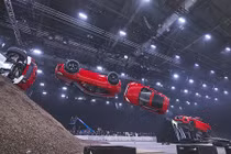 Jaguar E-Pace lập kỷ lục thế giới về nhào lộn trên không
