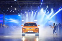 Xem cận cảnh VinFast VF8 vừa chính thức đến tay đến tay khách Việt