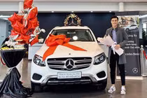 Thủ môn Bùi Tiến Dũng "đập thùng" Mercedes-Benz GLC tiền tỷ