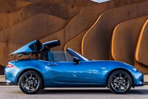 “Soi” Mazda MX-5 phiên bản đặc biệt giá 798 triệu đồng