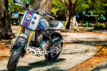 Môtô giá rẻ Benelli BN302 “biến hình” xe đua flat track