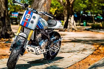 Môtô giá rẻ Benelli BN302 “biến hình” xe đua flat track