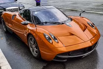 Minh Nhựa "xách" siêu xe Pagani Huayra 80 tỷ lượn phố Sài Gòn
