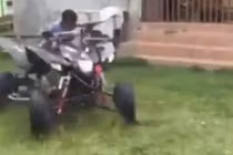 Sốc với màn drift điêu luyện của bé 5 tuổi bên môtô ATV