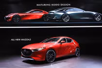 Mazda3 2019 giá từ 525 triệu đồng "đấu" Toyota Corolla tại Mỹ