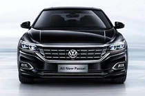 Volkswagen Passat mới giá 761 triệu đồng "đấu" Toyota Camry 